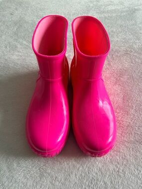 UGG Women's Pink Short Rain Boots - Size 8